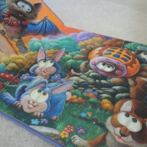 Glow Eyes in Dark Board Book 2007 Baby Bat Story by The Book Company - Picture 4 of 5